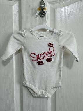 Infant Smooch Valentine's Day Bodysuit size 0-3 Months
